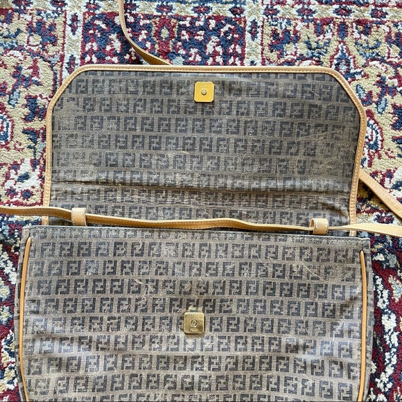 🌈 Amazing Vintage Fendi crossbody bag - Picture 7 of 16